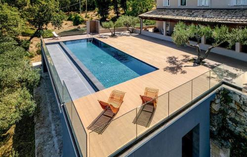 Πισίνα στο ή κοντά στο 4 Bedroom Gorgeous Home In Satriano