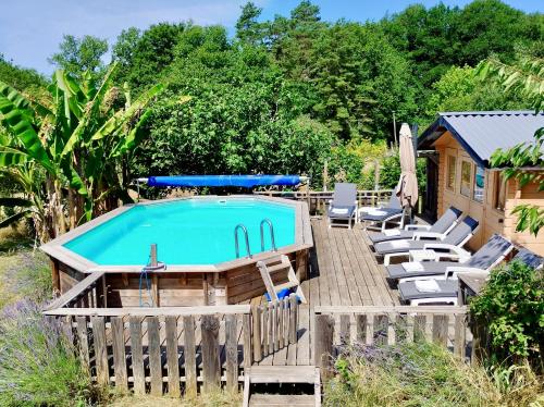 Bazén v ubytování Les zygotes, au coeur du Périgord Noir nebo v jeho okolí