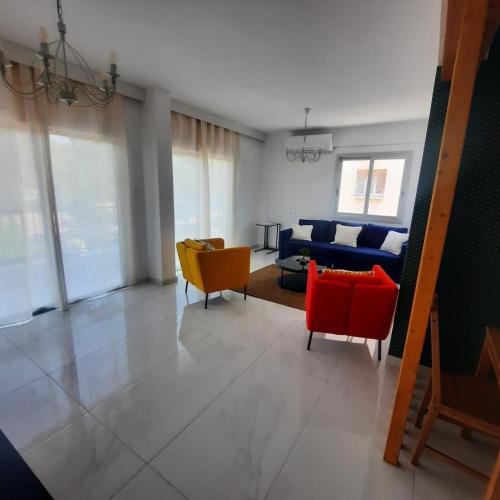 Modern 3BR Family Apartment in Quiet Drosia with Balcony