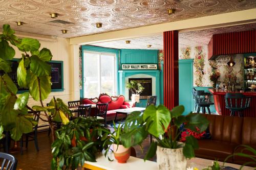 a living room with a couch and tables and chairs at Motel Chelsea in Chelsea