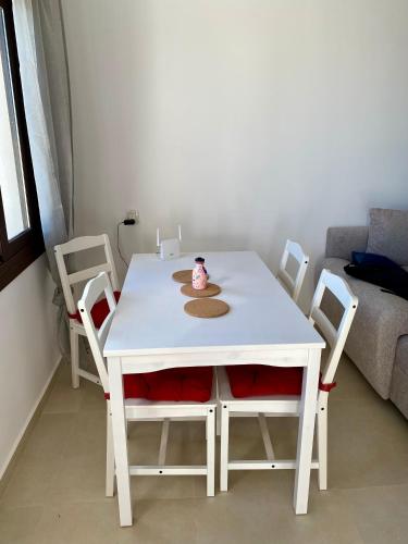Ruang duduk di Superbe Appartement Colina Smir, vue Piscine, bord de mer, plage de Kabila