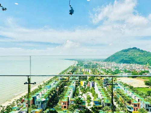 a view of a beach and a city at The Warmly Home in Nam Khê