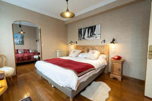 Gallery image of Hôtel du Lion d'Or in Cauterets