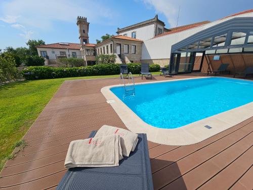 a swimming pool sitting next to a house at Casa da Torre - Viseu in Viseu