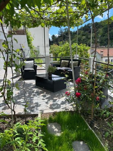 Studio climatisé avec terrasse dans Villa au calme