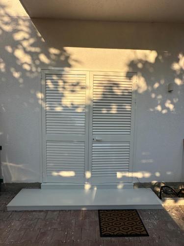 a room with a window with blinds on it at Exlusive Home Golem in Golem