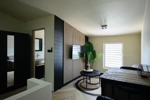 Aki Banda Suites