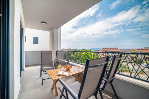 Apartments Karigo 4 Makarska