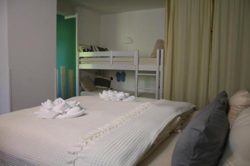 Postel nebo postele na pokoji v ubytování Hotel Garni Kröger