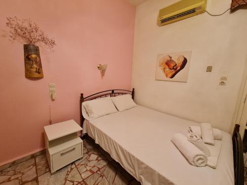 Giường trong phòng chung tại Villa Rodanthos