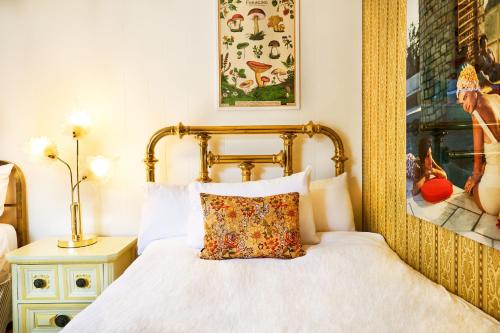 a bedroom with a bed with a pillow on it at Motel Chelsea in Chelsea