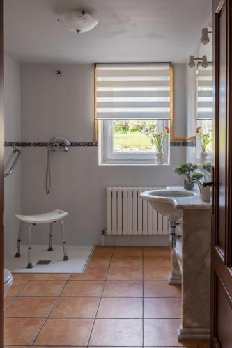 a bathroom with two sinks and a window at Casa LarSanAdrian 2 in Verdes