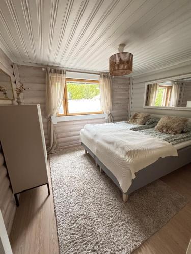 a bedroom with a bed in a room with a window at Villa Jalaja in Mäntyharju