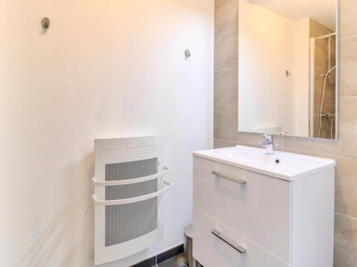 a white bathroom with a sink and a mirror at Appartement 3 Pièces 6 Personnes MAE-9803 in Germ