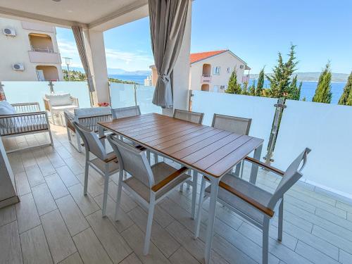 Galeriebild der Unterkunft Princess Apartment with Sea View and Private Parking for 2 Cars in Dramalj