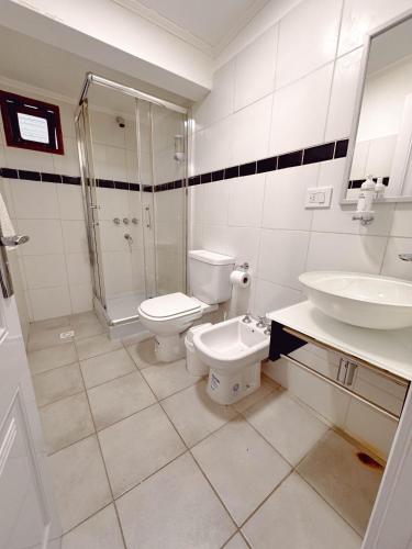 a bathroom with a toilet and a sink and a shower at LA CASA DE FRIDA in Ushuaia