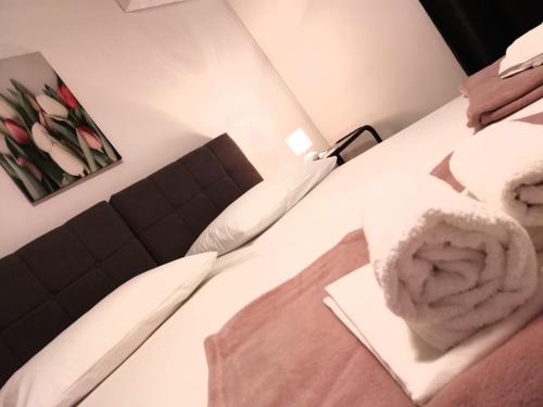 Ένα ή περισσότερα κρεβάτια σε δωμάτιο στο Zorin House Rooms