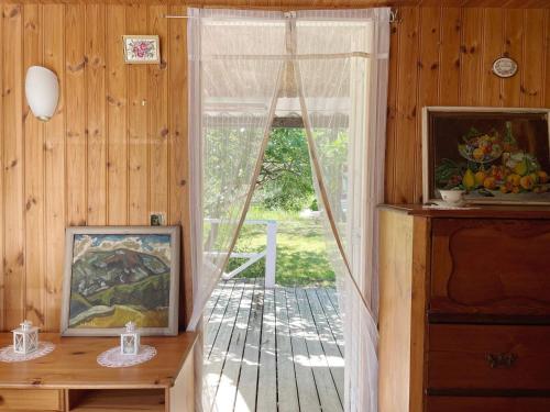 Taman di luar 4 person holiday home in SOLLENTUNA