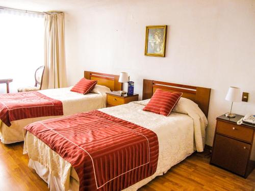 Postel nebo postele na pokoji v ubytování Hotel Montecarlo Viña del Mar