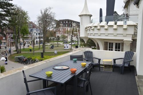 Duplex 90 m2, Le Touquet, quartier Westminster 3 chambres, 6 couchages, 1 parking, Location à la semaine en juillet, août et pendant les semaines de vacances scolaires de fin d'année, sinon 2 nuits minimum