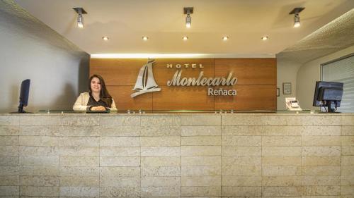Vestibiulis arba registratūra apgyvendinimo įstaigoje Hotel Montecarlo Viña del Mar