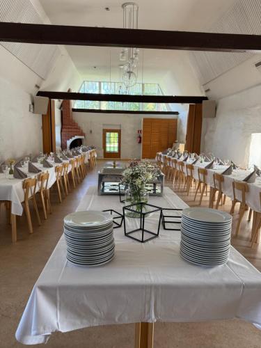 a large banquet hall with white tables and chairs at Hotelli Unelma in Kullaa
