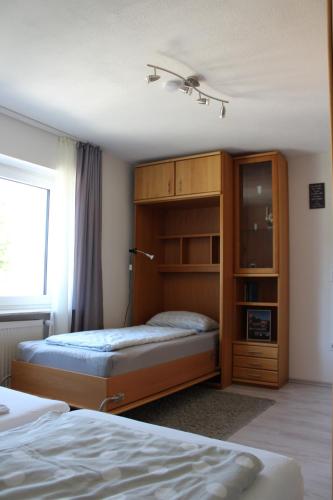 Postel nebo postele na pokoji v ubytování moderne Ferienwohnung mit Balkon