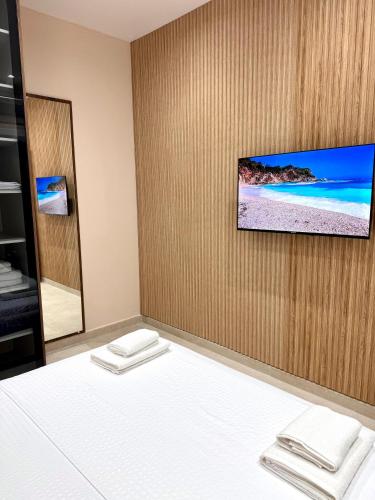 Televisyen dan/atau pusat hiburan di White Arena Apartments GOLEM
