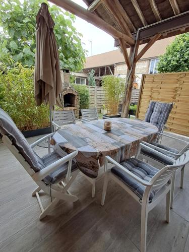 MAISON LONGERE LES CAMELIAS