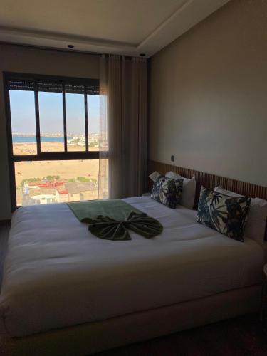 Giường trong phòng chung tại M'ocean Sea View Apartment by 7AV Hotels