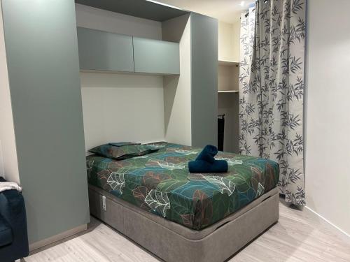 Ένα ή περισσότερα κρεβάτια σε δωμάτιο στο Studio indépendant climatisé à Lyon 8