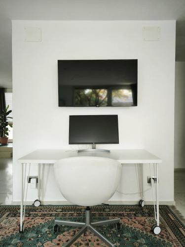 Televisyen dan/atau pusat hiburan di The House of Marbles