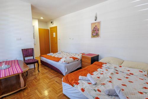 Ένα ή περισσότερα κρεβάτια σε δωμάτιο στο Vila Stanišić apartmani