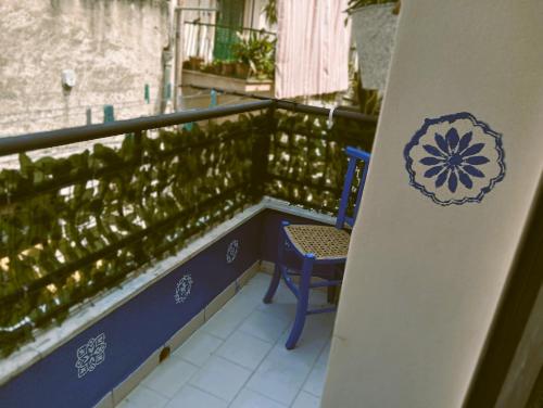 a balcony with a blue chair and lights at A meravigghia casa vacanze in Bagheria