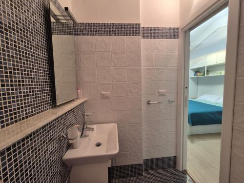 a bathroom with a sink and a mirror at Orchidea Bianca in Giardini Naxos