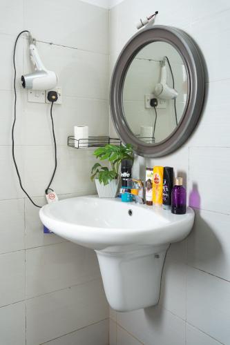 a bathroom with a white sink and a mirror at House of Sincerity in Maharagama