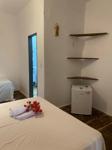 a room with a bed with flowers on it at Pousada Kalango in Barra Grande
