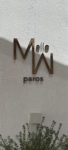 Sijil, anugerah, tanda atau dokumen lain yang dipamerkan di Mellow Paros