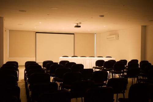 a conference room with a white table and chairs at Hotel La Riviera in Santa Marta