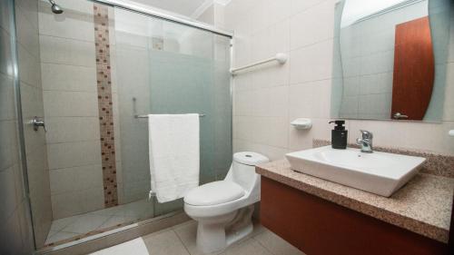 Koupelna v ubytování Suite 7 Riverfront, river view, Guayaquil