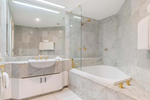 Koupelna v ubytování Mirage Resort Villa 120 with access to Sheraton Facilities