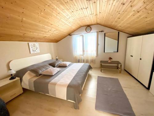 Apartments and rooms by the sea Gozinka, Rab - 24767