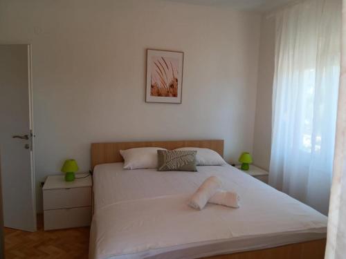 Apartments with parking space Zadar - 24724
