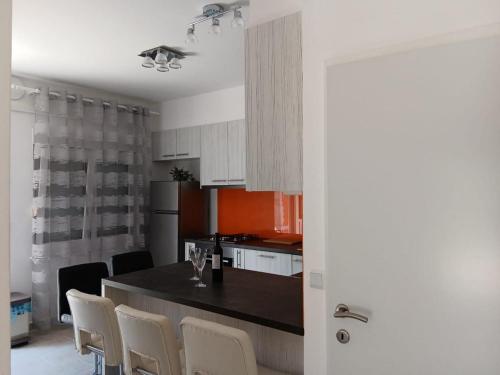Apartments with parking space Zadar - 24724