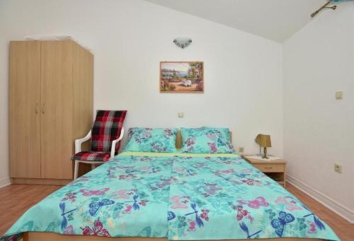 Apartments with parking space Makarska - 24785
