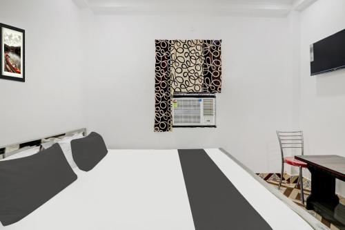 Μια τηλεόραση ή/και κέντρο ψυχαγωγίας στο Hotel O Relax Inn