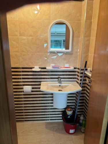 Koupelna v ubytování bel appartement près de la mer