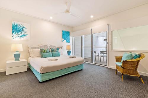 Postel nebo postele na pokoji v ubytování Mirage Resort Villa 169 with access to Sheraton Facilities