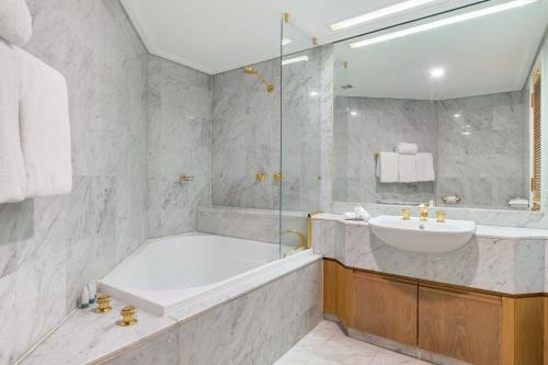 Ένα μπάνιο στο Mirage Resort Villa 177 with access to Sheraton Facilities