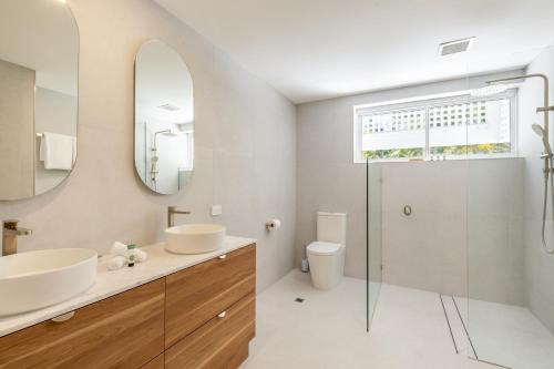 a bathroom with two sinks and a shower at Mirage Resort Villa 438 with access to Sheraton Facilities in Port Douglas